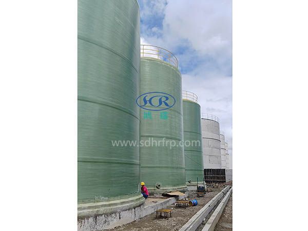 蘇州玻璃鋼大型儲罐現(xiàn)場制作完成